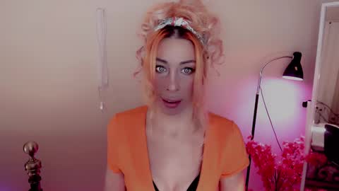 Snapshot of nicole_g0ld_ chatting on 01-16-25, 11:16 Nicole online show from 01-16-25, 11:16