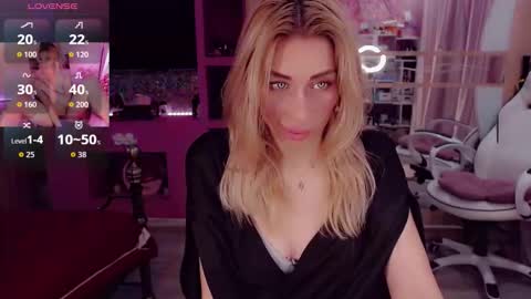 Snapshot of nicole_g0ld_ chatting on 10-11-25, 11:36 Nicole online show from 10-11-25, 11:36