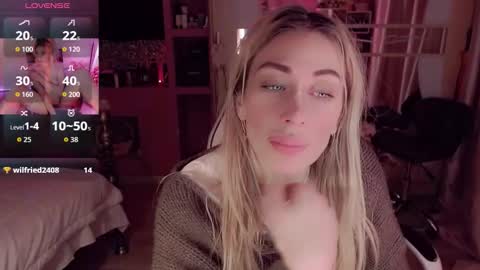 Snapshot of nicole_g0ld_ chatting on 01-12-26, 10:59 Nicole online show from 01-12-26, 10:59