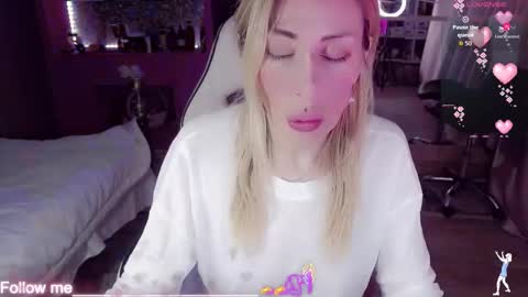 Snapshot of nicole_g0ld_ chatting on 01-14-26, 12:05 Nicole online show from 01-14-26, 12:05