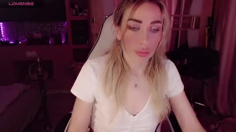 Nicole online show from 06-10-26, 08:41
