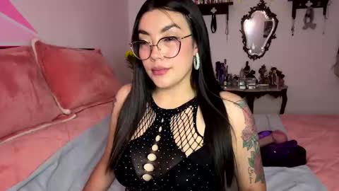 Nicole online show from 09-30-25, 04:39