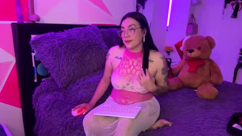 Nicole online show from 12-05-25, 04:43