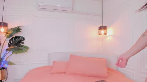 Snapshot of nicole_whitee chatting on 02-17-26, 08:04 N A T A L I A online show from 02-17-26, 08:04