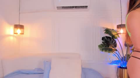 Snapshot of nicole_whitee chatting on 02-27-26, 08:09 N A T A L I A online show from 02-27-26, 08:09