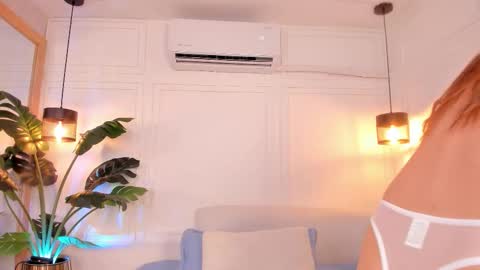 Snapshot of nicole_whitee chatting on 03-03-26, 11:10 N A T A L I A online show from 03-03-26, 11:10