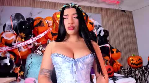 nicolee19_ online show from 10-31-25, 11:11