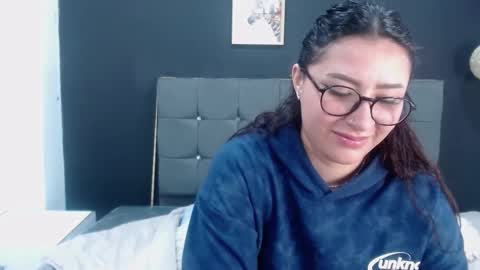 nicolee_8 online show from 09-27-25, 11:26