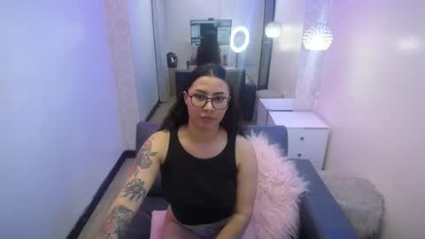 nicolee_8 online show from 09-28-25, 02:17