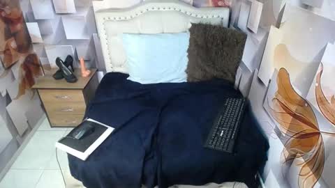 Snapshot of nicolee_millerr chatting on 01-25-25, 04:13 nicolee millerr online show from 01-25-25, 04:13