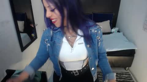 Snapshot of nicolee_millerr chatting on 09-16-25, 12:06 nicolee millerr online show from 09-16-25, 12:06