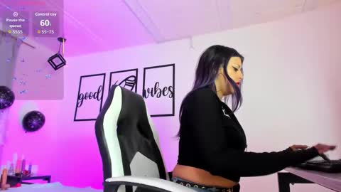 Snapshot of nicolee_millerr chatting on 11-04-25, 12:59 nicolee millerr online show from 11-04-25, 12:59