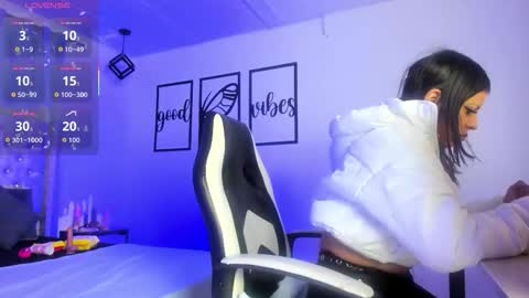 Snapshot of nicolee_millerr chatting on 11-13-25, 11:53 nicolee millerr online show from 11-13-25, 11:53