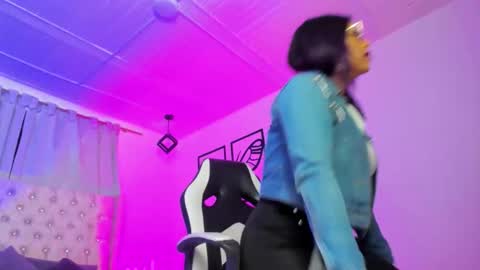 Snapshot of nicolee_millerr chatting on 01-10-26, 12:40 nicolee millerr online show from 01-10-26, 12:40