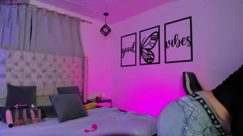 Snapshot of nicolee_millerr chatting on 04-14-26, 12:22 nicolee millerr online show from 04-14-26, 12:22