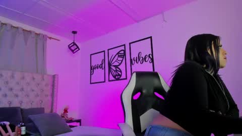 nicolee millerr online show from 06-09-26, 12:17
