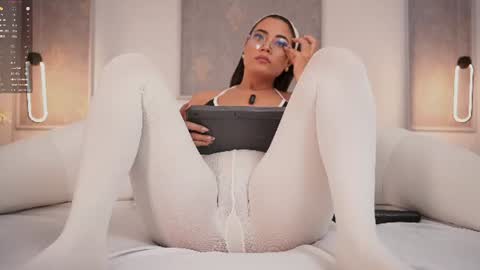 Nicol Flores  GMT-5 1530-2200  online show from 07-03-26, 07:53