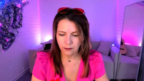 nicolehits online show from 05-15-26, 01:18
