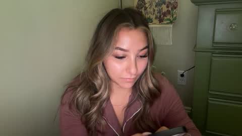 nicolelovesyou444 online show from 10-31-25, 05:03