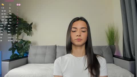 Snapshot of nicoleluuv chatting on 12-05-24, 01:17 Dua Lipa online show from 12-05-24, 01:17