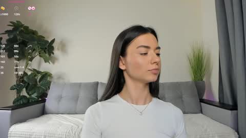 Snapshot of nicoleluuv chatting on 12-08-24, 07:11 Dua Lipa online show from 12-08-24, 07:11