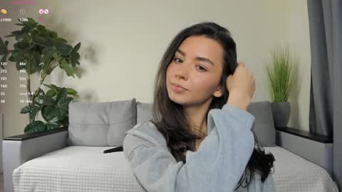 Snapshot of nicoleluuv chatting on 12-19-24, 01:07 Dua Lipa online show from 12-19-24, 01:07