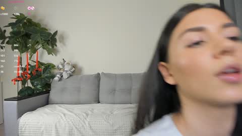 Snapshot of nicoleluuv chatting on 12-25-24, 07:13 Dua Lipa online show from 12-25-24, 07:13