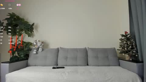 Snapshot of nicoleluuv chatting on 12-27-24, 01:07 Dua Lipa online show from 12-27-24, 01:07