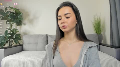 Snapshot of nicoleluuv chatting on 01-16-25, 01:04 Dua Lipa online show from 01-16-25, 01:04