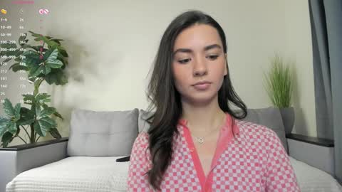 Snapshot of nicoleluuv chatting on 02-05-25, 01:11 Dua Lipa online show from 02-05-25, 01:11