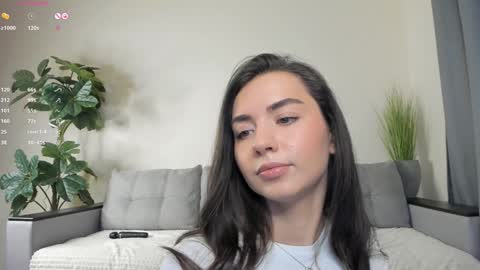 Snapshot of nicoleluuv chatting on 02-07-25, 04:14 Dua Lipa online show from 02-07-25, 04:14