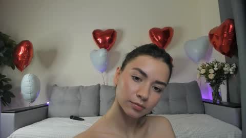 Snapshot of nicoleluuv chatting on 02-13-25, 07:21 Dua Lipa online show from 02-13-25, 07:21