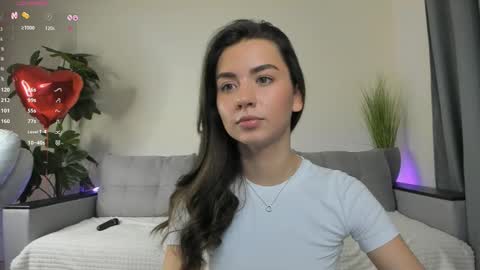 Snapshot of nicoleluuv chatting on 02-20-25, 04:25 Dua Lipa online show from 02-20-25, 04:25