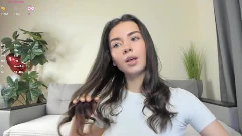 Snapshot of nicoleluuv chatting on 03-05-25, 01:06 Dua Lipa online show from 03-05-25, 01:06