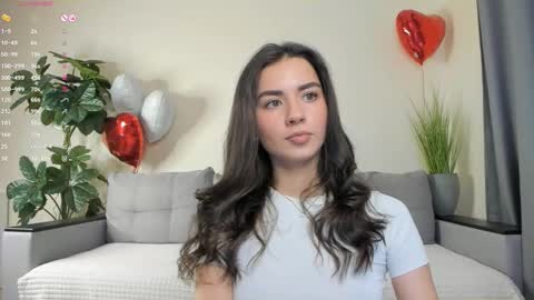 Snapshot of nicoleluuv chatting on 03-09-25, 01:04 Dua Lipa online show from 03-09-25, 01:04