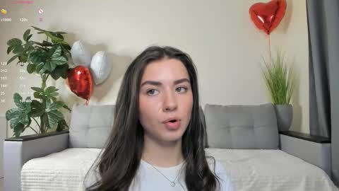 Snapshot of nicoleluuv chatting on 03-09-25, 04:11 Dua Lipa online show from 03-09-25, 04:11