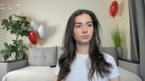 Snapshot of nicoleluuv chatting on 03-10-25, 01:10 Dua Lipa online show from 03-10-25, 01:10