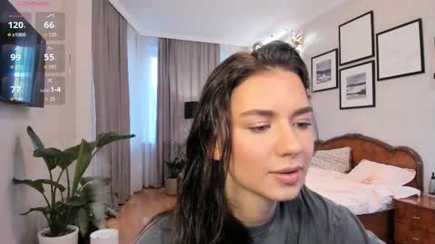 Snapshot of nicoleluuv chatting on 10-15-25, 01:11 Dua Lipa online show from 10-15-25, 01:11