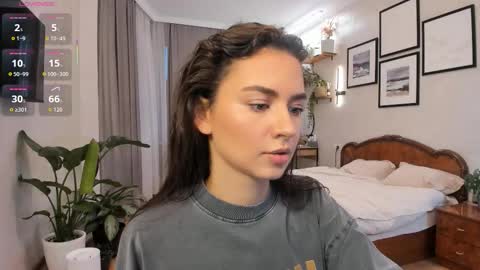 Snapshot of nicoleluuv chatting on 11-14-25, 01:43 Dua Lipa online show from 11-14-25, 01:43