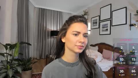 Snapshot of nicoleluuv chatting on 12-04-25, 02:48 Dua Lipa online show from 12-04-25, 02:48