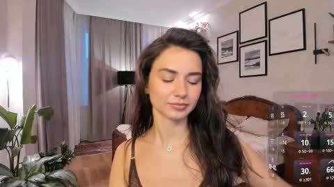 Snapshot of nicoleluuv chatting on 03-05-26, 03:19 Dua Lipa online show from 03-05-26, 03:19