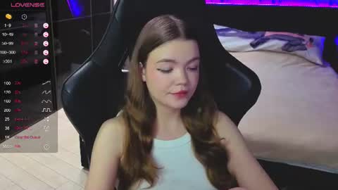 NicoleMeew online show from 06-26-26, 07:40