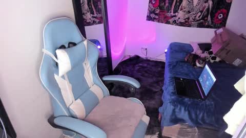 Nicol independent model online show from 01-27-25, 12:43