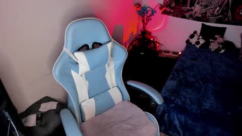 Nicol independent model online show from 02-07-25, 12:42