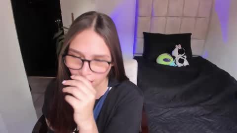 Nicol independent model online show from 03-02-26, 05:09