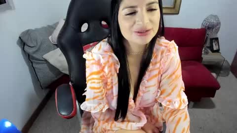 Snapshot of nicolettcolin chatting on 12-30-24, 11:38 Nicolettcolin online show from 12-30-24, 11:38