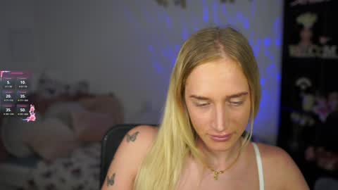 nicolette__shea_ online show from 01-11-25, 09:57