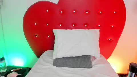 Snapshot of nicolette_rock chatting on 11-20-25, 10:04 nicolette online show from 11-20-25, 10:04