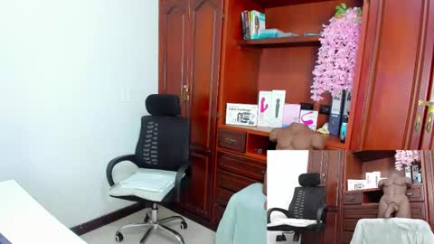Nicolett Ryan  online show from 10-20-25, 12:05