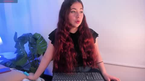 nicolle_evanss_ online show from 04-30-26, 03:57